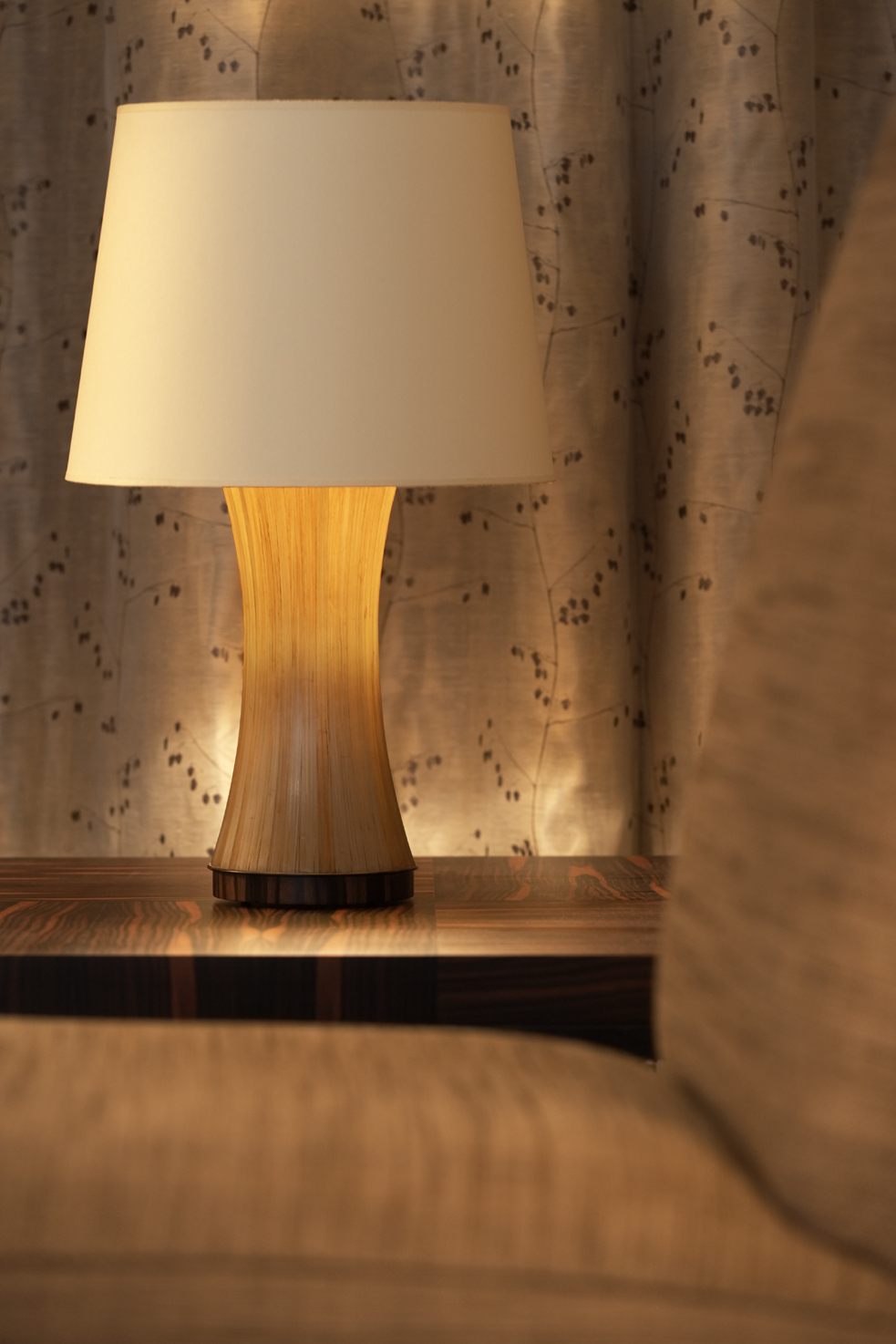 Variante de la lampe Seti en marqueterie de paille