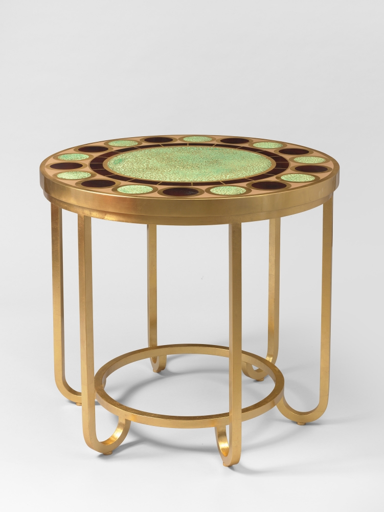 déclinaison du guéridon avec un plateau de laque précieuse