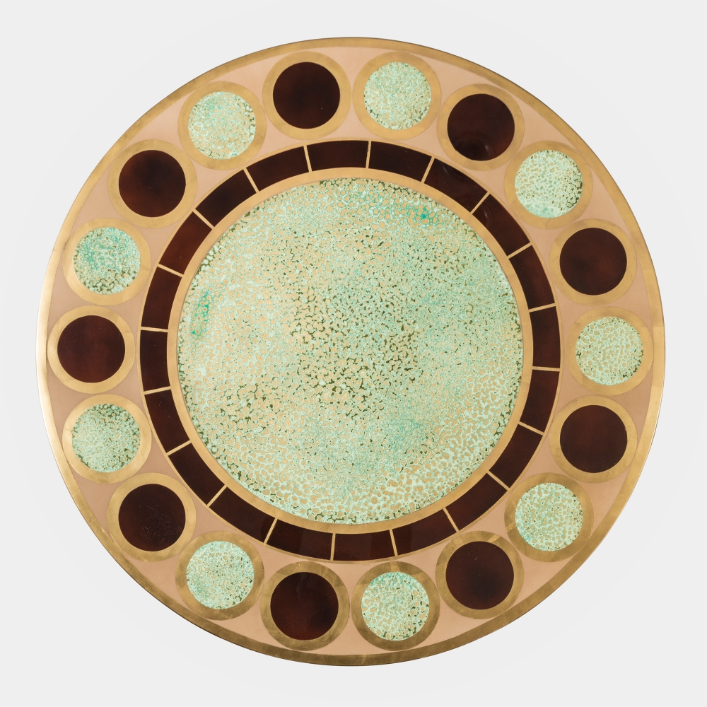 déclinaison du guéridon avec un plateau de laque précieuse