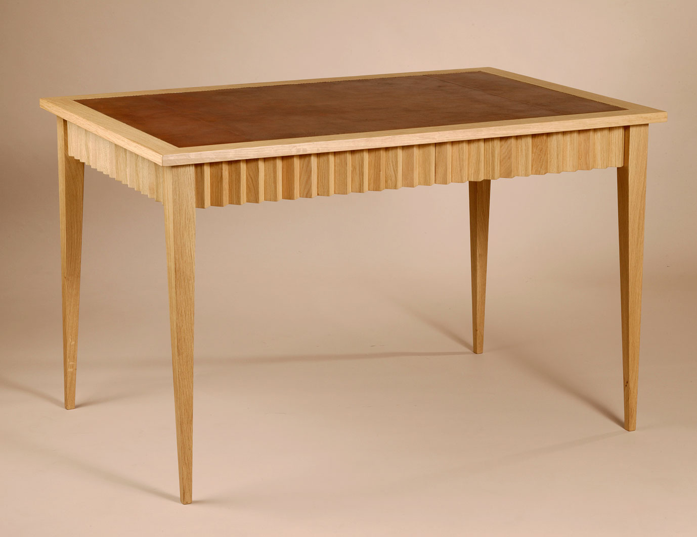 Version en bureau avec plateau de cuir