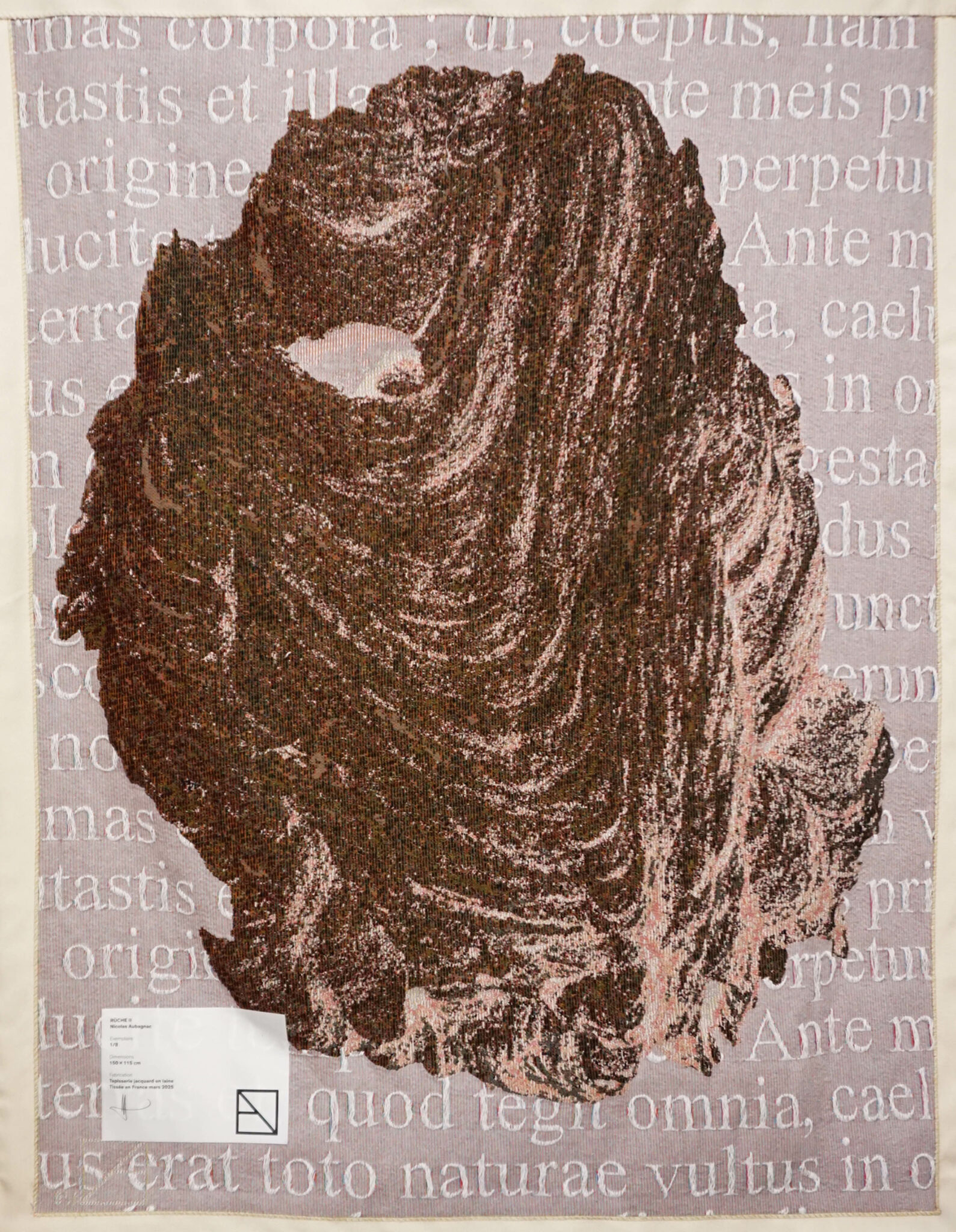 Sur l'envers de la tapisserie est tissé un poème d'Ovide